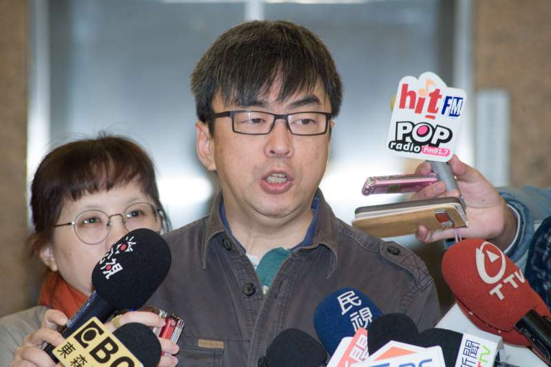20190129-立法委員段宜康回應台灣新社會智庫辦公室被砸玻璃事件。(甘岱民攝) 20190129-立法委員段宜康回應台灣新社會智庫辦公室被砸玻璃事件。(甘岱民攝)