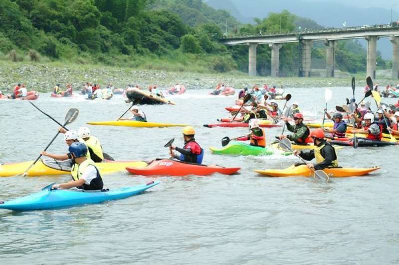 假放得太多、在家裡閒得發慌？沒有太多時間跑太遠、又想出去郊遊？可以去的地方太多了，反而令人難以選擇，本篇推薦給不曉得該如何安排行程，以及傾向一日遊或半日遊的人，一個地方就能滿足所有休息與玩樂需求！（取自交通部觀光局「台灣經典小鎮」網站）