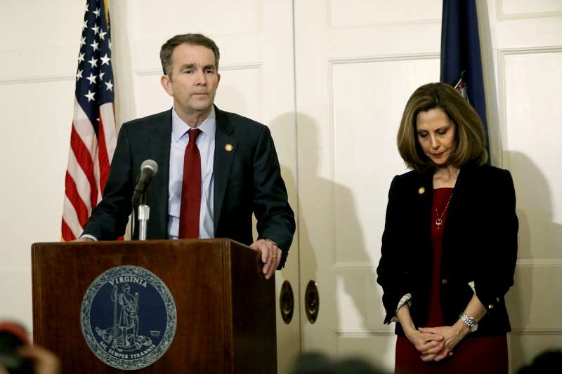 美國維吉尼亞州州長諾桑姆(Ralph Northam)引發種族歧視風暴,召開記者會說明並道歉(AP) 美國維吉尼亞州州長諾桑姆(Ralph Northam)引發種族歧視風暴,召開記者會說明並道歉(AP)