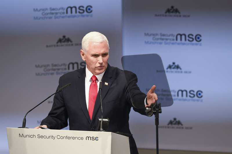 美國副總統彭斯16日在慕尼黑安全會議呼籲盟邦禁用華為產品。(AP) 美國副總統彭斯16日在慕尼黑安全會議呼籲盟邦禁用華為產品。(AP)