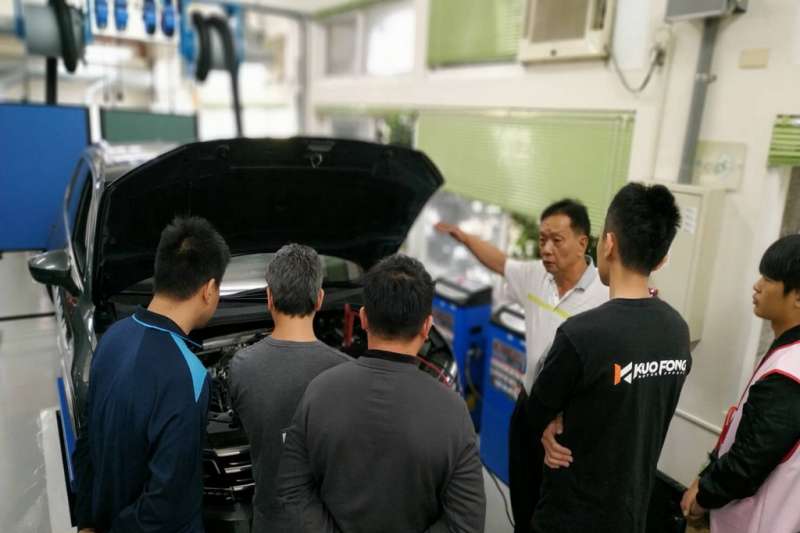 修平科技大學汽車組學生現場實務訓練。(圖/修平科技大學提供) 修平科技大學汽車組學生現場實務訓練。(圖/修平科技大學提供)
