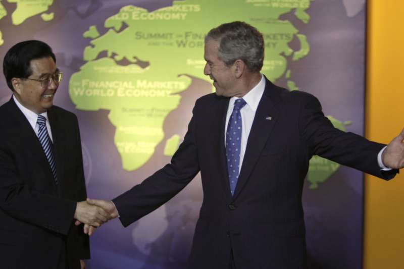 2008年11月15日,美國總統小布希與中國國家主席胡錦濤在華盛頓會面。(AP) 2008年11月15日,美國總統小布希與中國國家主席胡錦濤在華盛頓會面。(AP)