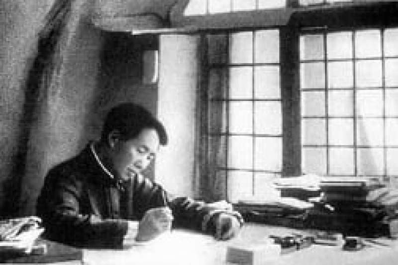 毛澤東在1938年撰寫《論持久戰》的時候，已經強調抗日戰爭勝利的關鍵因素，包括正規戰與游擊戰的配合，還有來自國際的援助。（作者提供）