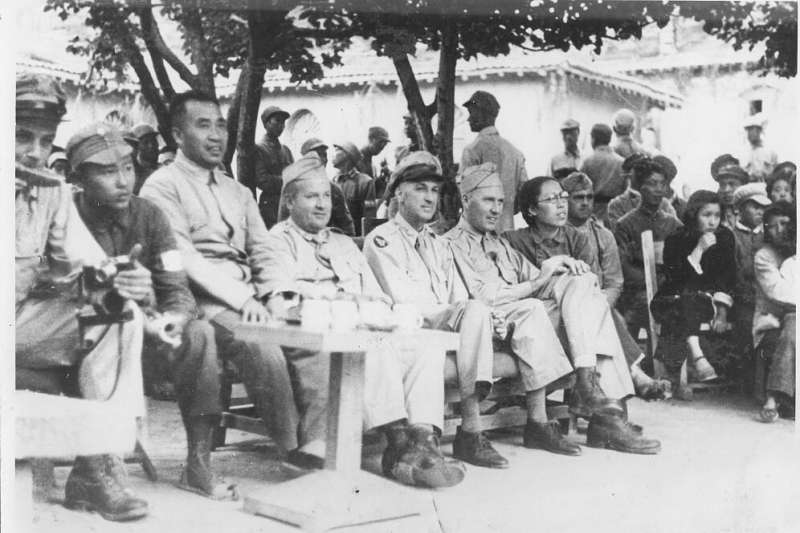 1944年7月,由包瑞德(David D. Barrett)上校指揮的美軍觀察組抵達延安,開啟了美國與中共二戰時的軍事合作。(作者提供) 1944年7月,由包瑞德(David D. Barrett)上校指揮的美軍觀察組抵達延安,開啟了美國與中共二戰時的軍事合作。(作者提供)