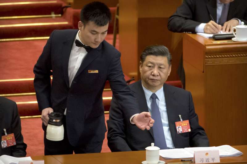 2019年3月中國兩會,習近平的杯子成了焦點(AP) 2019年3月中國兩會,習近平的杯子成了焦點(AP)