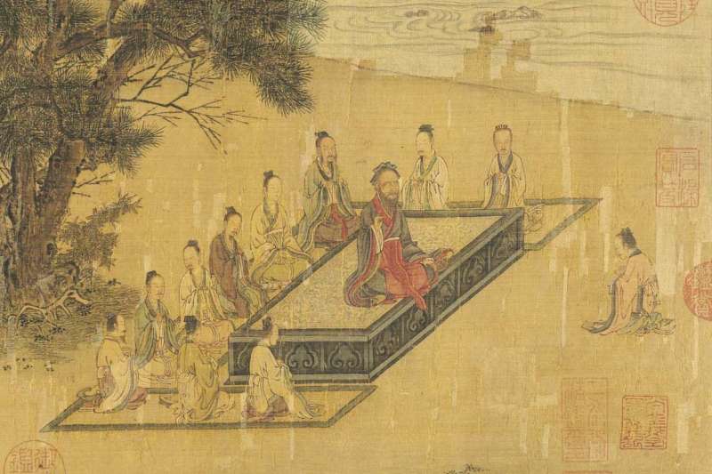孔子居中講學,曾子長跪問孝。可以看到其他人都是席地而坐。( 圖/宋高宗書孝經馬和之繪圖 冊 開宗明義章(畫),取自國立故宮博物院,研之有物提供) 孔子居中講學,曾子長跪問孝。可以看到其他人都是席地而坐。( 圖/宋高宗書孝經馬和之繪圖 冊 開宗明義章(畫),取自國立故宮博物院,研之有物提供)