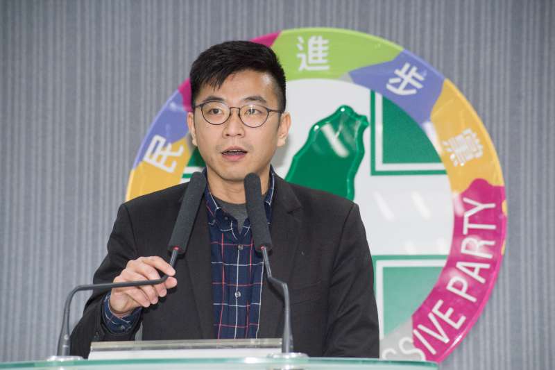 民眾響應「要疫苗」撞傷警員 民進黨要求江啟臣道歉-風傳媒