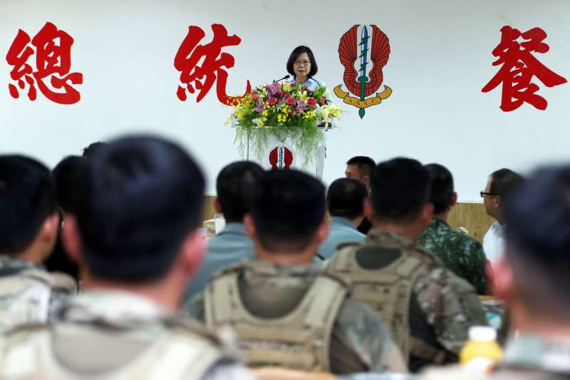20190321-2017年7月,蔡英文視導陸軍高空特種勤務中隊,國軍這支俗稱涼山特勤隊的神祕單位,首次以統帥高度曝光在國人面前。(蘇仲泓攝) 20190321-2017年7月,蔡英文視導陸軍高空特種勤務中隊,國軍這支俗稱涼山特勤隊的神祕單位,首次以統帥高度曝光在國人面前。(蘇仲泓攝)