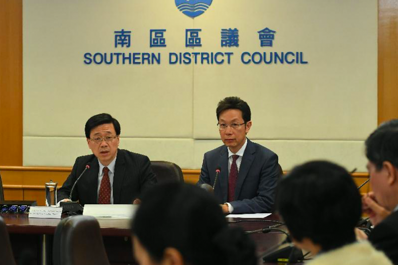 圖左為香港保安局局長李家超。(取自香港特別行政區新聞快報) 圖左為香港保安局局長李家超。(取自香港特別行政區新聞快報)