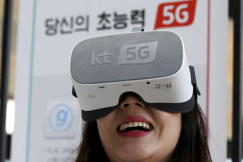 南韓正式開通5G服務,讓民眾可以享受高速行動網路的便利。(美聯社) 南韓正式開通5G服務,讓民眾可以享受高速行動網路的便利。(美聯社)