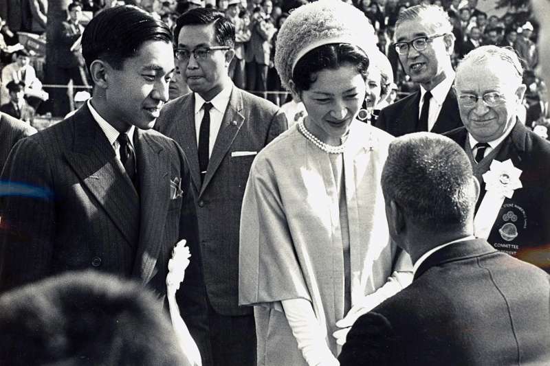 日本皇太子夫婦明仁與美智子出席1964年夏季奧林匹克運動會。(澳大利亞殘奧會@Wikipedia CC BY-SA 3.0) 日本皇太子夫婦明仁與美智子出席1964年夏季奧林匹克運動會。(澳大利亞殘奧會@Wikipedia CC BY-SA 3.0)