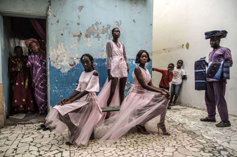 2019年世界新聞攝影大賽(WPP),〈達卡時尚〉(Dakar Fashion)榮獲「肖像類─單幅首獎」(AP) 2019年世界新聞攝影大賽(WPP),〈達卡時尚〉(Dakar Fashion)榮獲「肖像類─單幅首獎」(AP)