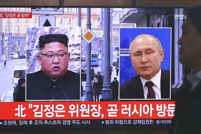 普京將與金正恩會晤的消息深受南韓重視,首爾火車站的螢幕上正在播放相關新聞。(美聯社) 普京將與金正恩會晤的消息深受南韓重視,首爾火車站的螢幕上正在播放相關新聞。(美聯社)