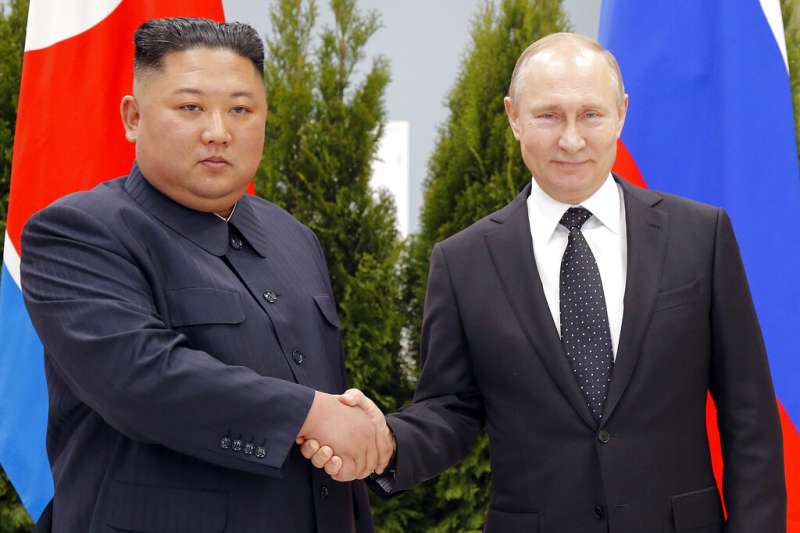 金正恩與普京。(美聯社) 金正恩與普京。(美聯社)