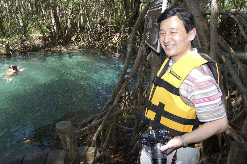 相對於明仁鍾情生物研究，德仁則是一位水資源專家。（美聯社）