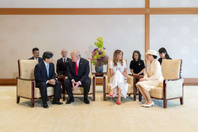 美國總統川普夫婦與日本德仁天皇夫婦。(美聯社) 美國總統川普夫婦與日本德仁天皇夫婦。(美聯社)