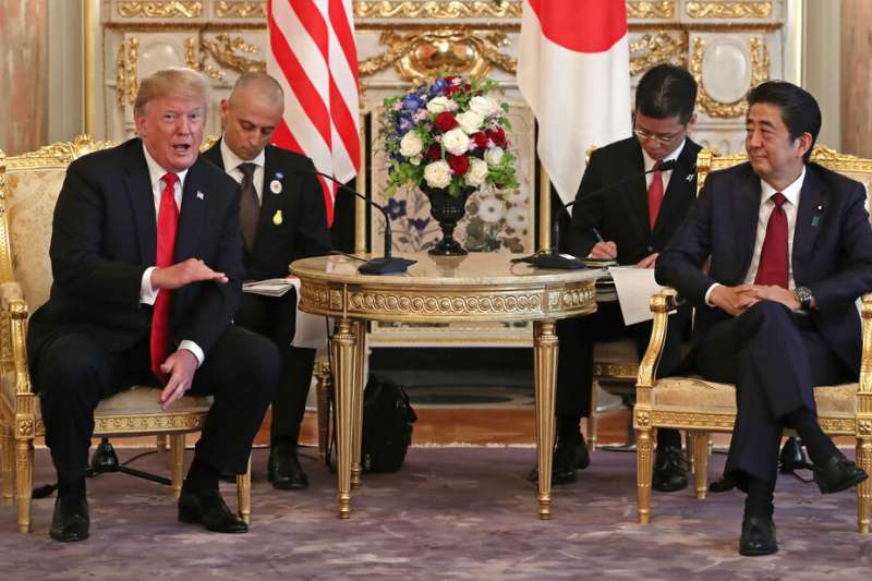 美國總統川普與日本首相安倍晉三。(美聯社) 美國總統川普與日本首相安倍晉三。(美聯社)