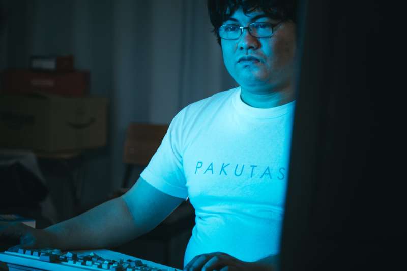 宅男 魯蛇(示意圖非本人/すしぱく@pakutaso)https://www.pakutaso.com/20180138009post-14709.html 宅男 魯蛇(示意圖非本人/すしぱく@pakutaso)https://www.pakutaso.com/20180138009post-14709.html