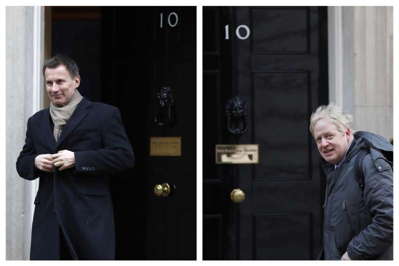 英國保守黨黨魁之爭:前外相強森(左)與現任外相杭特競爭(AP) 英國保守黨黨魁之爭:前外相強森(左)與現任外相杭特競爭(AP)