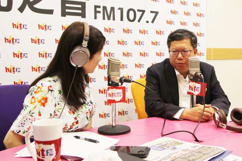 20190704-桃園市長鄭文燦(右)4日上午接受廣播節目《周玉蔻嗆新聞》專訪。(Hit Fm《周玉蔻嗆新聞》製作單位提供) 20190704-桃園市長鄭文燦(右)4日上午接受廣播節目《周玉蔻嗆新聞》專訪。(Hit Fm《周玉蔻嗆新聞》製作單位提供)