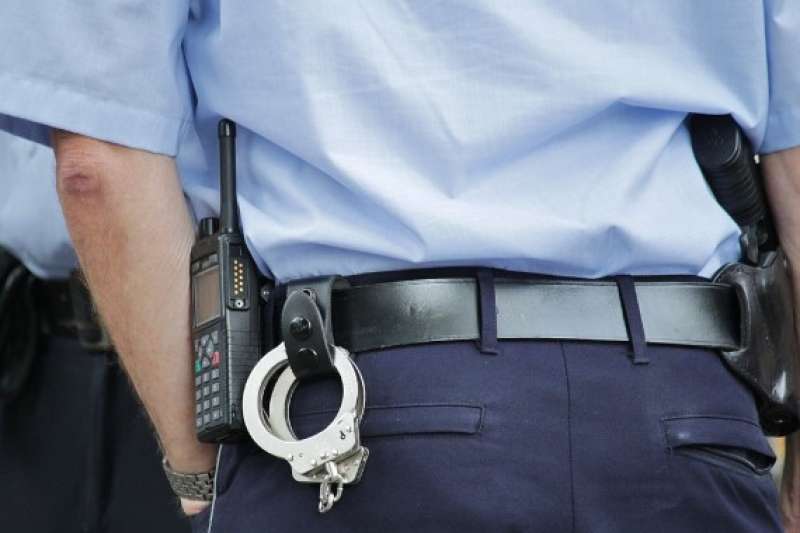 警察們最大的困擾,應該就是不知道是否該「開槍」。(圖片取自Pixabay) 警察們最大的困擾,應該就是不知道是否該「開槍」。(圖片取自Pixabay)