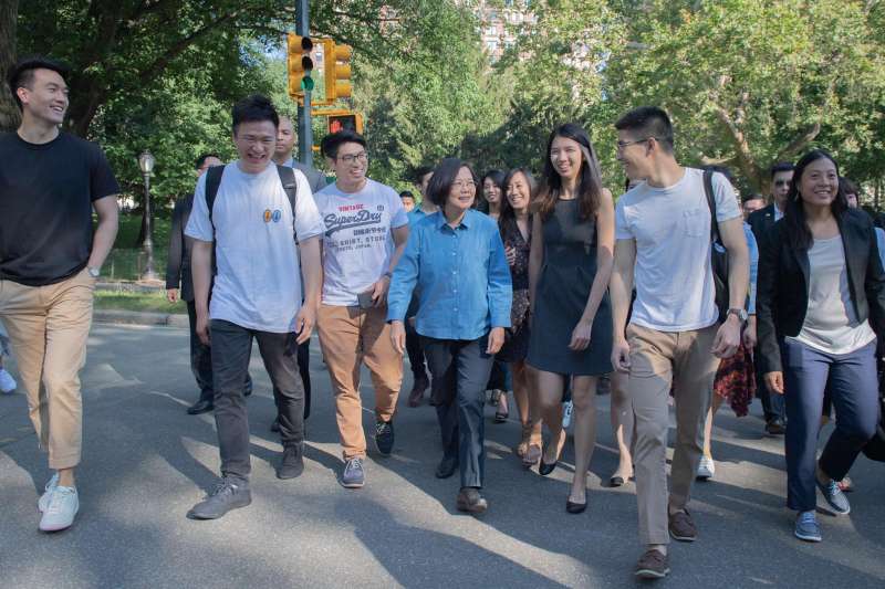 與台灣青年在紐約健走蔡英文 已有很多人跟我說要回來投票 風傳媒