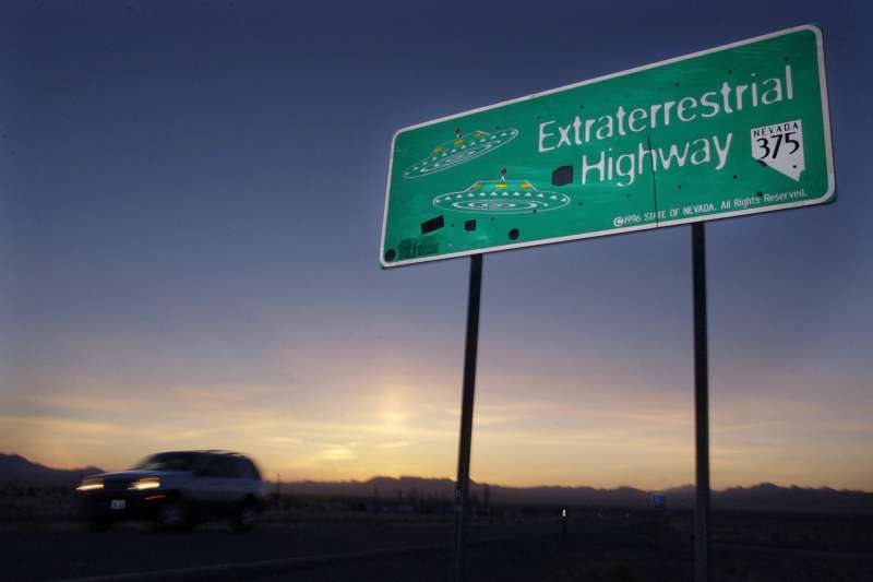 鄰近美國神秘「51區」(Area 51)外星人公路(Extraterrestrial Highway)(AP) 鄰近美國神秘「51區」(Area 51)外星人公路(Extraterrestrial Highway)(AP)