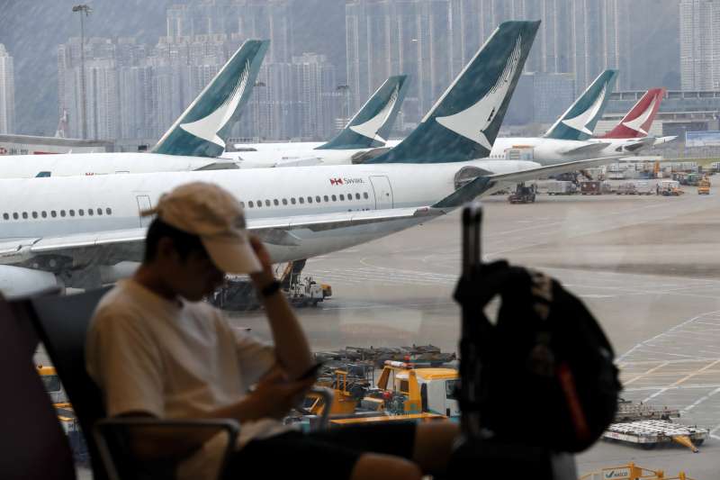 香港國泰航空多名員工因參與反送中而失去工作(AP) 香港國泰航空多名員工因參與反送中而失去工作(AP)
