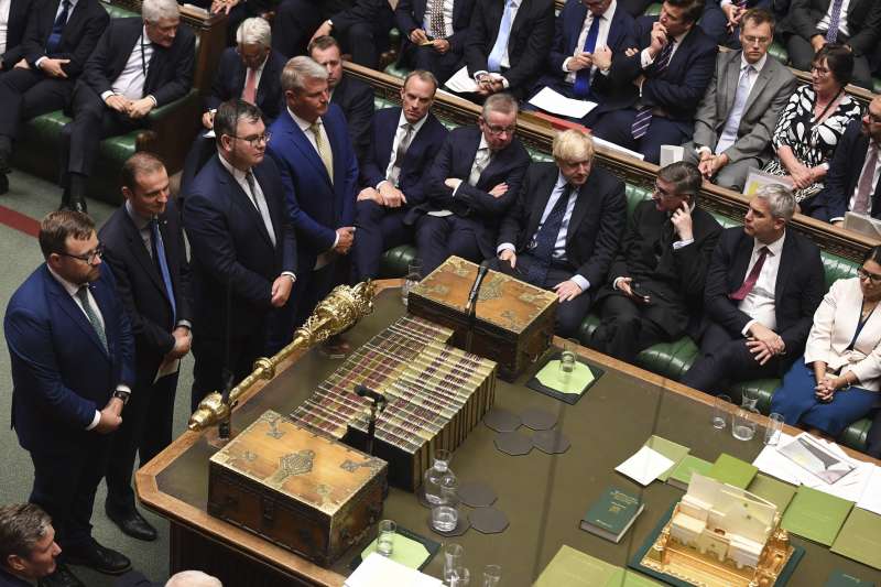 英國國會今日將針對法案表決,意圖阻止「無協議脫歐」。21位保守黨議員因投下贊成票遭開除黨籍。(AP) 英國國會今日將針對法案表決,意圖阻止「無協議脫歐」。21位保守黨議員因投下贊成票遭開除黨籍。(AP)