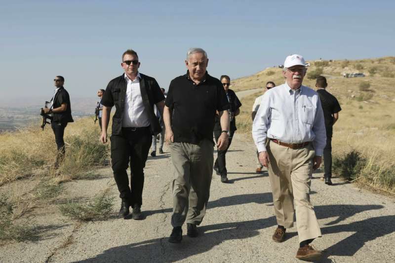 以色列總理納坦雅胡(Benjamin Netanyahu)與美國白宮國安顧問波頓(John Bolton)會面。納坦雅胡聲稱若選上總理將併吞約旦河西岸。(AP) 以色列總理納坦雅胡(Benjamin Netanyahu)與美國白宮國安顧問波頓(John Bolton)會面。納坦雅胡聲稱若選上總理將併吞約旦河西岸。(AP)