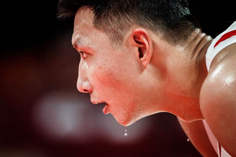 即使是像易建聯這樣的一線國手,在NBA中依舊沒有太多上場機會。 (圖片取自FIBA官網) 即使是像易建聯這樣的一線國手,在NBA中依舊沒有太多上場機會。 (圖片取自FIBA官網)
