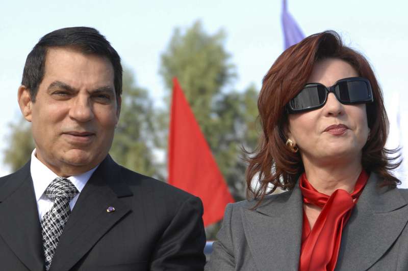 突尼西亞總統本.阿里(Zine El Abidine Ben Ali)與妻子蕾拉(Leila)(AP) 突尼西亞總統本.阿里(Zine El Abidine Ben Ali)與妻子蕾拉(Leila)(AP)