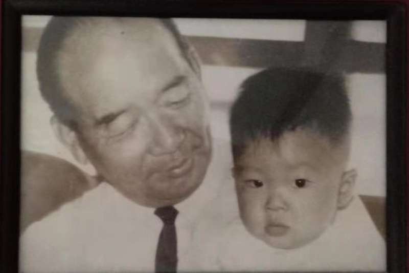 胡敏越與爺爺胡璉。(BBC中文網) 胡敏越與爺爺胡璉。(BBC中文網)
