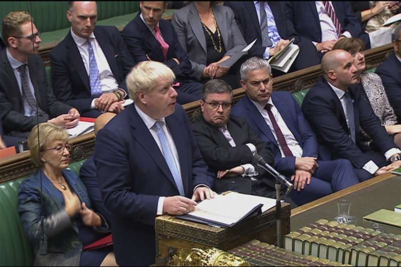 2019年10月3日,英國首相強森在國會發表談話,宣布新版英國脫歐方案(AP) 2019年10月3日,英國首相強森在國會發表談話,宣布新版英國脫歐方案(AP)