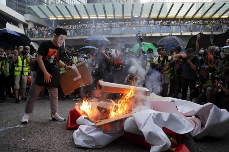 2019年10月4日，香港反送中、反緊急法、反禁蒙面法遊行（AP）