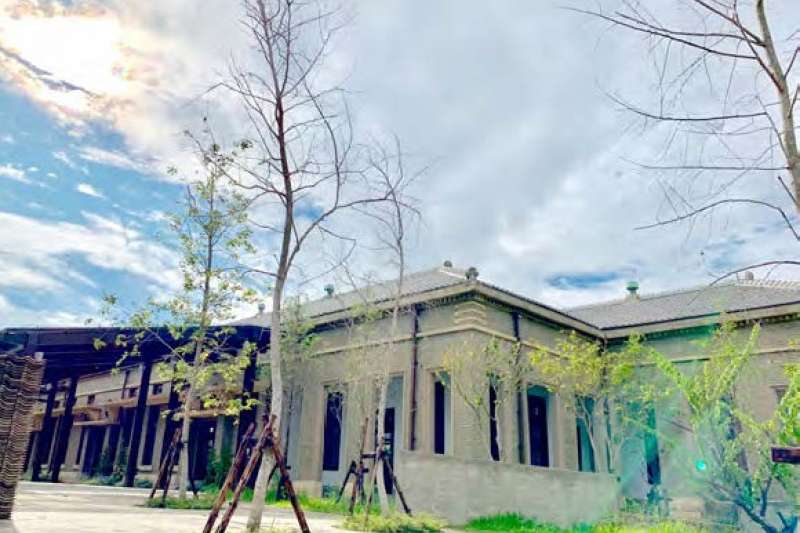 延續主建築的氛圍,打造兼具生態與人文的臺中產業故事館。(圖/臺中市政府提供) 延續主建築的氛圍,打造兼具生態與人文的臺中產業故事館。(圖/臺中市政府提供)