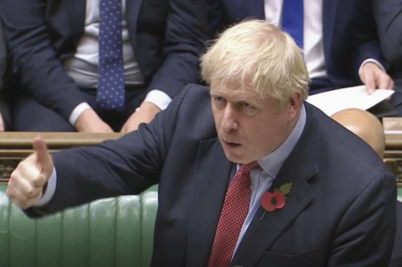 2019年10月29日，英國首相強森（Boris Johnson）在下議院發表談話，推動提前大選（AP）