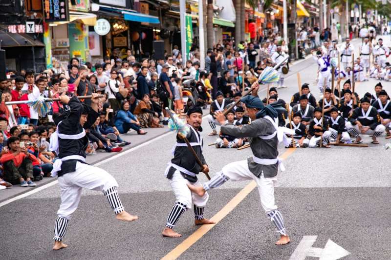 今年首里城祭的琉球武術表演。(首里城公園官方臉書) 今年首里城祭的琉球武術表演。(首里城公園官方臉書)