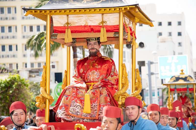 今年首里城祭的琉球國王扮相。(首里城公園官方臉書) 今年首里城祭的琉球國王扮相。(首里城公園官方臉書)