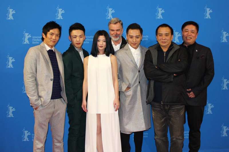 張作驥於2015年2月,率《醉・生夢死》主演團隊出席柏林影展。(取自《醉生夢死》粉絲專頁) 張作驥於2015年2月,率《醉・生夢死》主演團隊出席柏林影展。(取自《醉生夢死》粉絲專頁)