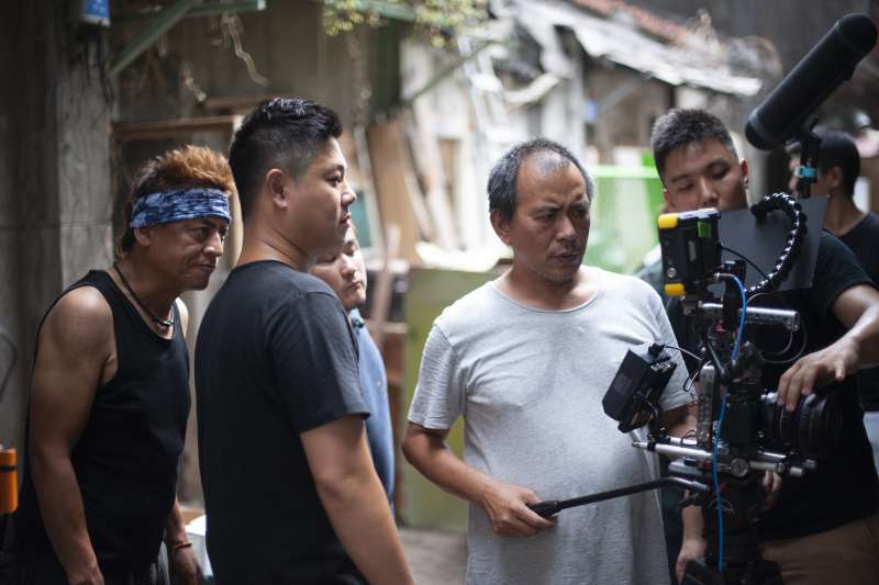 張作驥電影《那個我最親愛的陌生人》工作照,導演張作驥。(海鵬影業提供) 張作驥電影《那個我最親愛的陌生人》工作照,導演張作驥。(海鵬影業提供)