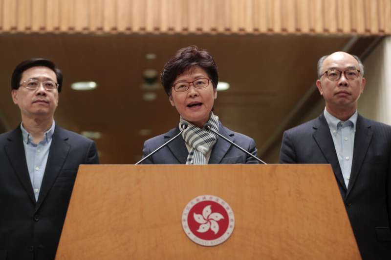香港特首林鄭月娥11日召開記者會,強調警隊並未失控、「暴徒」行徑不會得逞。(美聯社) 香港特首林鄭月娥11日召開記者會,強調警隊並未失控、「暴徒」行徑不會得逞。(美聯社)