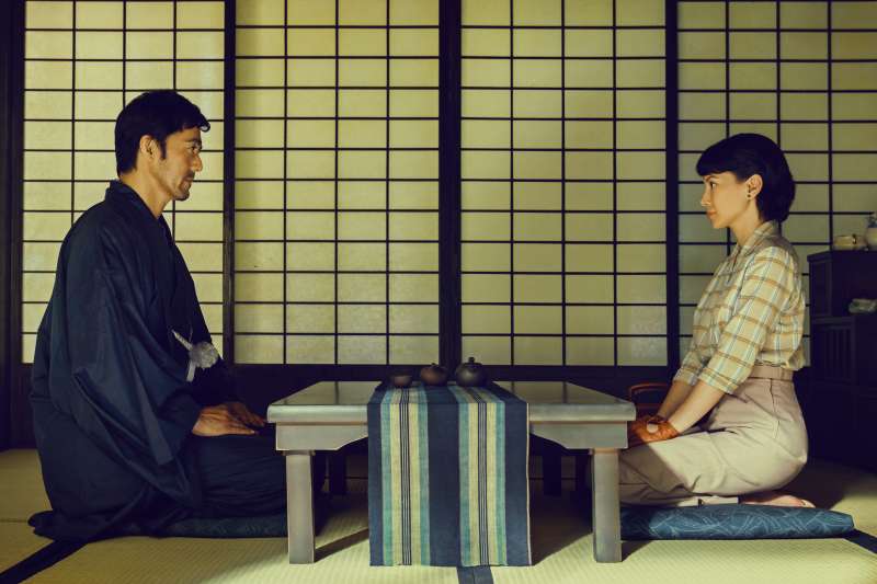20191114-電影《夕霧花園》,阿部寬、李心潔。(甲上娛樂提供) 20191114-電影《夕霧花園》,阿部寬、李心潔。(甲上娛樂提供)