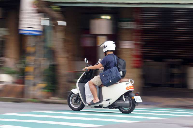 因環保意識抬頭加上政府政策補助加力，使得國內電動機車市佔不斷攀升，百家爭鳴的電動車產品亦開啟了綠能移動新時代。(李義章攝)