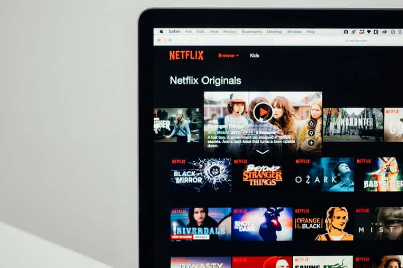 像是Netflix、HBO等國外影視串流平台有足夠的資金產出原創的獨家內容吸引會員,或直接與台灣的影視製作團隊合拍電影及電視劇。(圖/取自Unsplash) 像是Netflix、HBO等國外影視串流平台有足夠的資金產出原創的獨家內容吸引會員,或直接與台灣的影視製作團隊合拍電影及電視劇。(圖/取自Unsplash)
