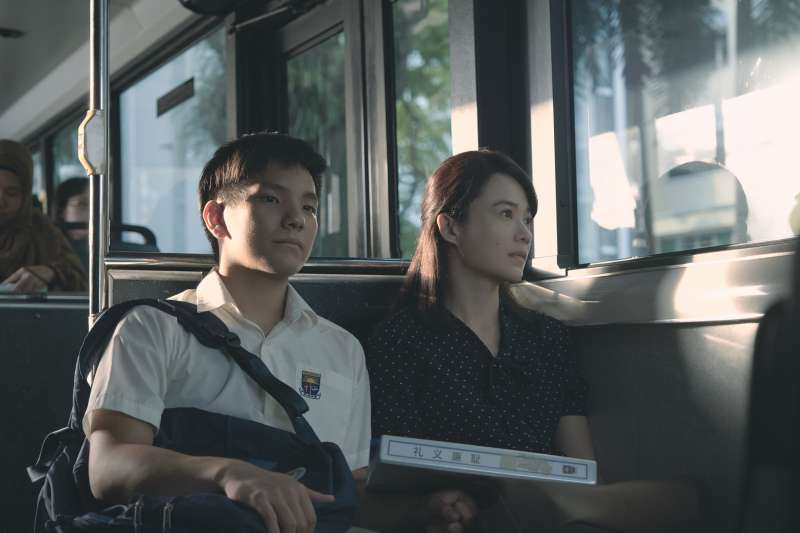 電影《熱帶雨》劇照,(左起)演員許家樂、楊雁雁。(長景鹿工作室提供) 電影《熱帶雨》劇照,(左起)演員許家樂、楊雁雁。(長景鹿工作室提供)