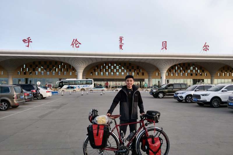 台灣單車騎士曹耀文從呼倫貝爾騎至新疆,完成4800多公里的「單人單騎橫貫蒙古」挑戰,為亞洲第一人。(曹耀文提供) 台灣單車騎士曹耀文從呼倫貝爾騎至新疆,完成4800多公里的「單人單騎橫貫蒙古」挑戰,為亞洲第一人。(曹耀文提供)
