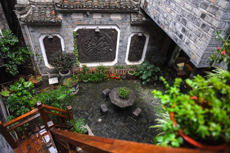 湖南湘西花垣縣邊城鎮陳設古樸的特色民宿。(新華社) 湖南湘西花垣縣邊城鎮陳設古樸的特色民宿。(新華社)