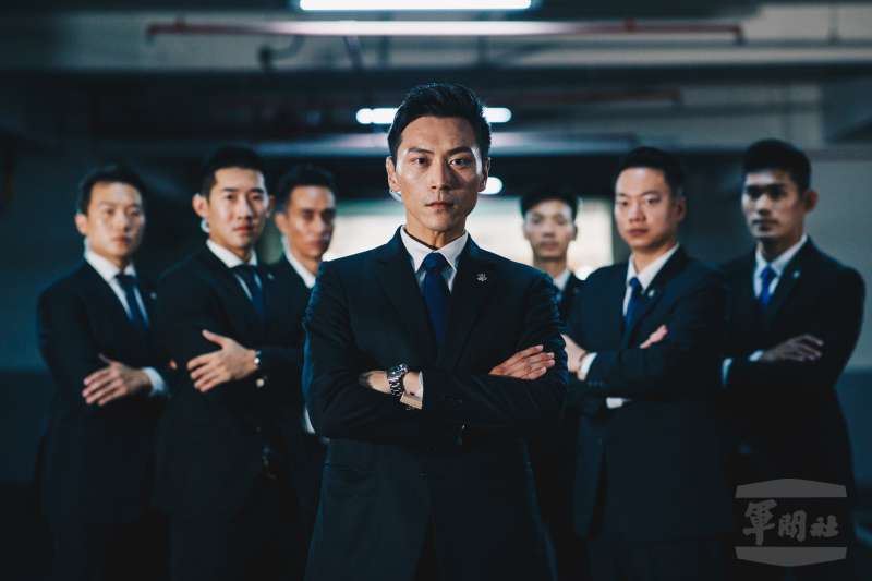 20191212-身高近180公分,自保六總隊警官一隊獲選進入安維任務編組內,林政宏的帥氣成為選戰至今另一亮點;今年11月公布的特勤形象月曆中,可見林被安排在合照中間位置,顯見他的帥亦為長官所認為。(取自軍聞社) 20191212-身高近180公分,自保六總隊警官一隊獲選進入安維任務編組內,林政宏的帥氣成為選戰至今另一亮點;今年11月公布的特勤形象月曆中,可見林被安排在合照中間位置,顯見他的帥亦為長官所認為。(取自軍聞社)