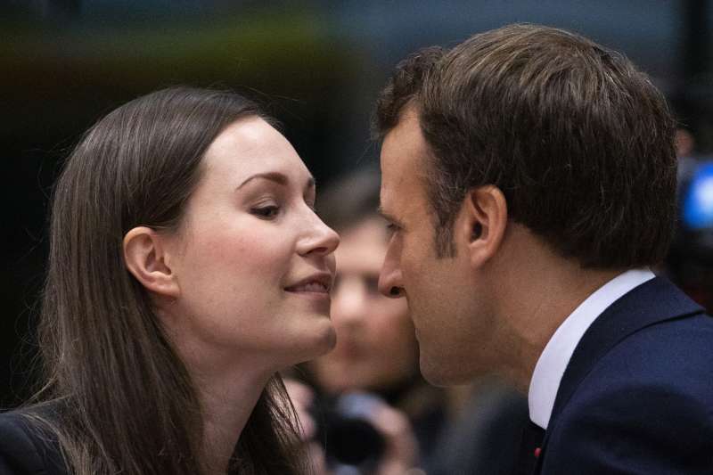 2019年12月，芬蘭總理馬林（Sanna Marin）與法國總統馬克宏（Emmanuel Macron）（AP）